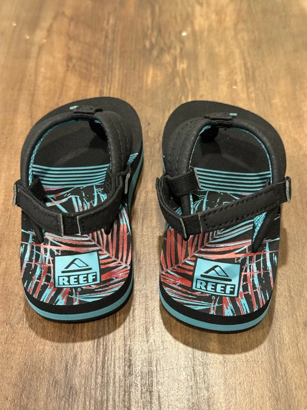 Reef Infant Flip-Flops with Tropical Print - Picture 3 of 6
